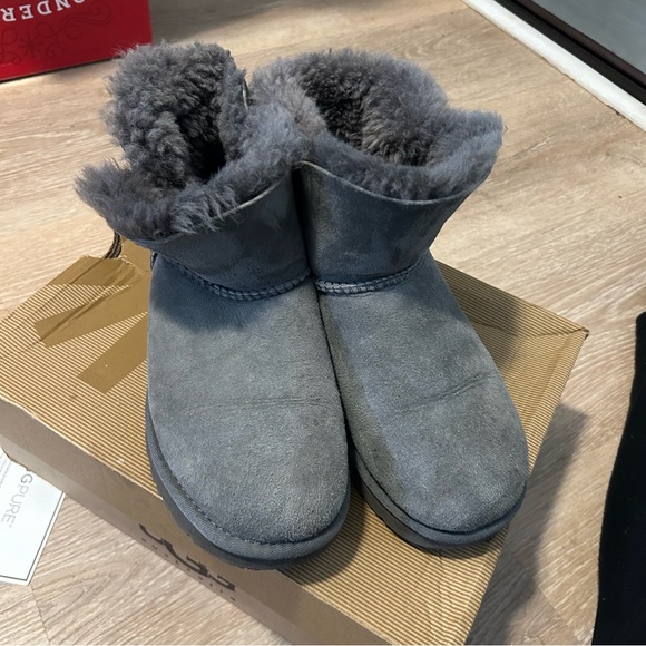 UGG Swarovski crystal Mini Bailey Button Bling boots Grey Size 7 W/Box - Picture 4 of 13